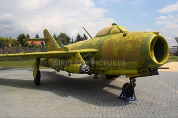 427 - Poland - Air Force PZL Lim-6bis