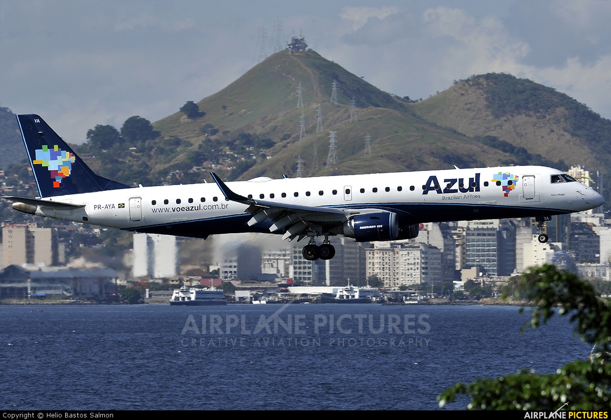 Azul Linhas Aéreas PR-AYA aircraft at Rio de Janeiro - Santos Dumont