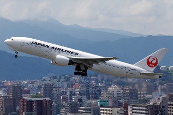 JA010D - JAL - Japan Airlines Boeing 777-200
