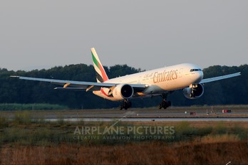 A6-EBQ - Emirates Airlines Boeing 777-300ER