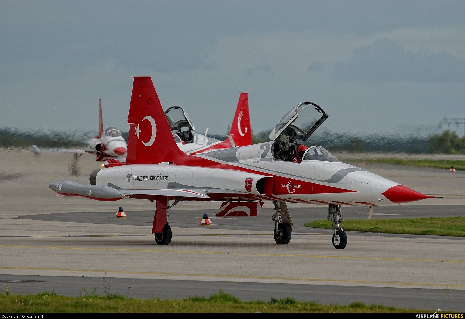 Turkey - Air Force : Turkish Stars 71-3058 aircraft at Berlin - Schönefeld