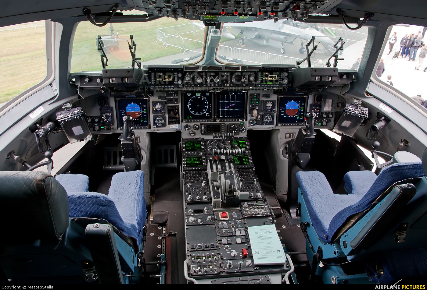 c17 cockpit night