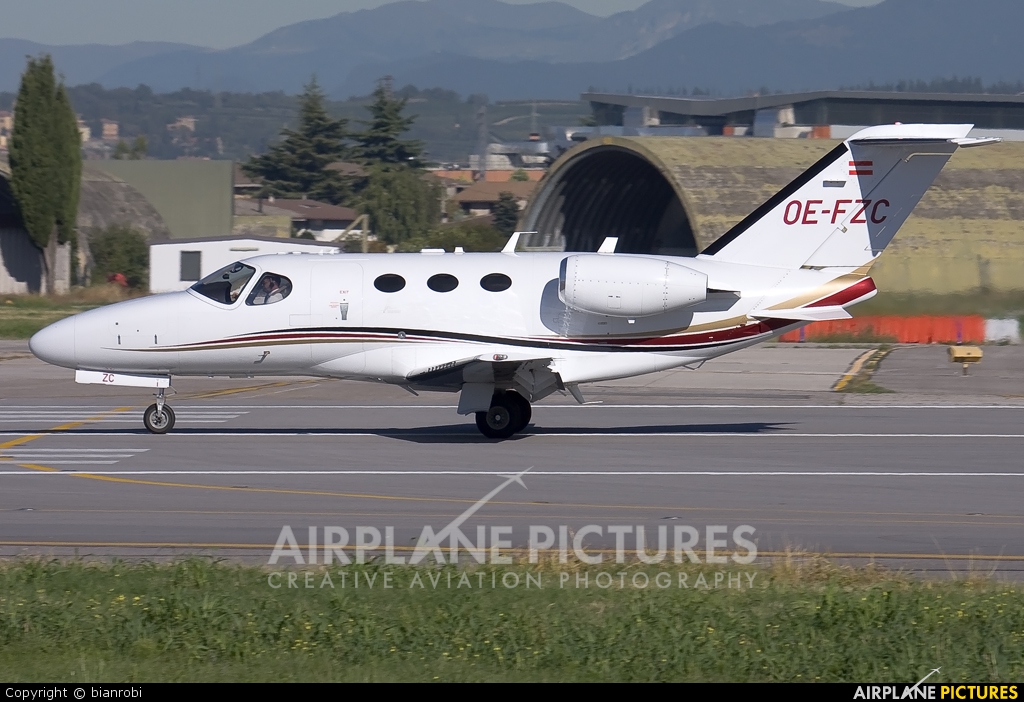 Globe Air OE-FZC aircraft at Verona - Villafranca