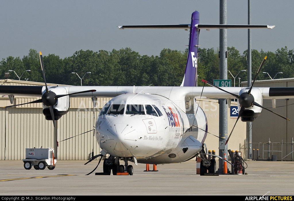 FedEx Feeder N906FX aircraft at Memphis Intl