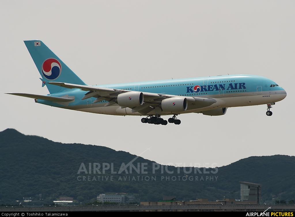 Korean Air HL7611 aircraft at Seoul - Incheon