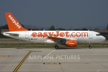 G-EZDT - easyJet Airbus A319