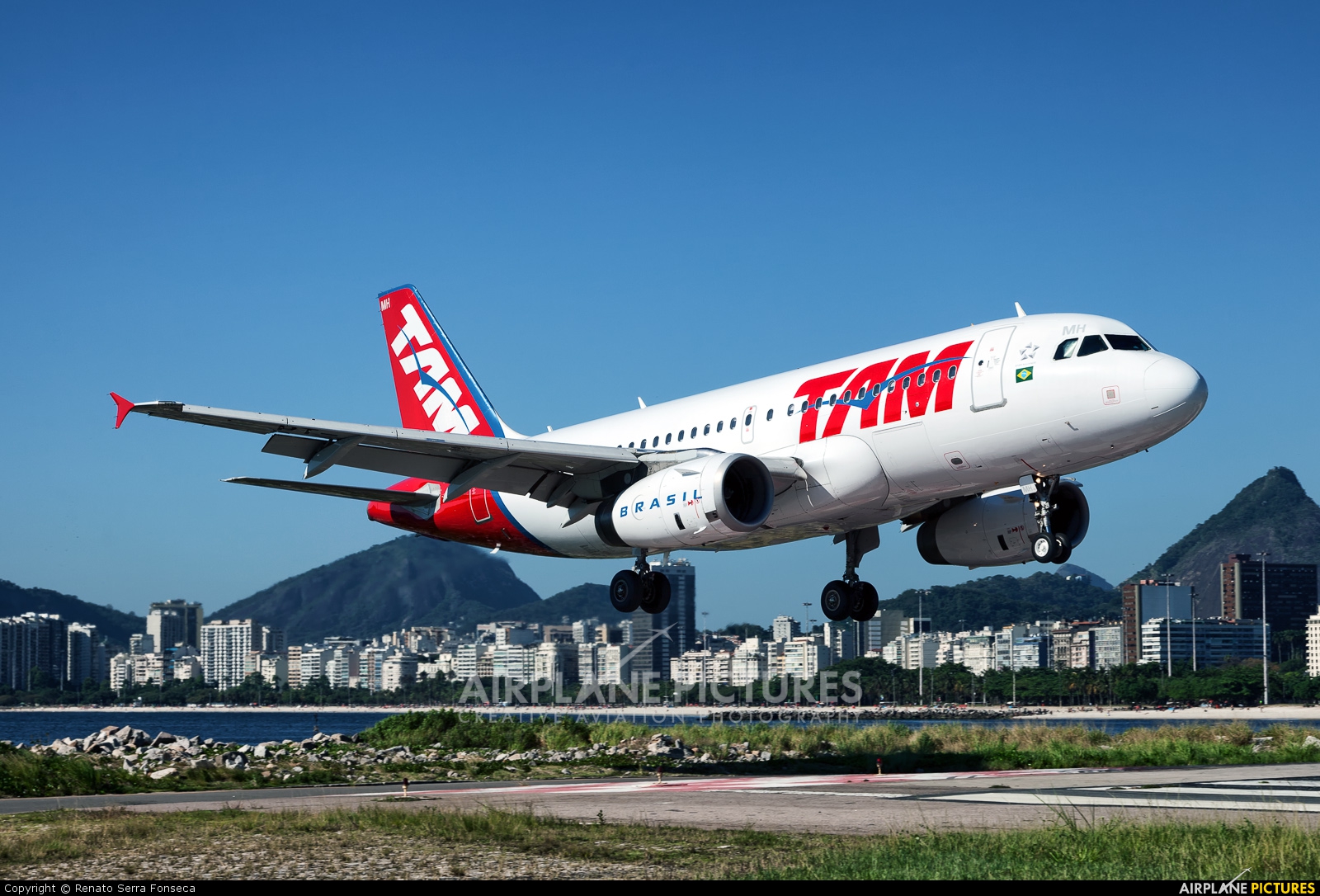 TAM PT-TMH aircraft at Rio de Janeiro - Santos Dumont