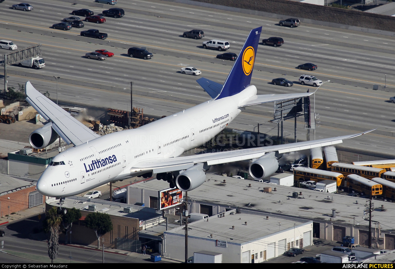 Lufthansa D-ABYD aircraft at Los Angeles Intl