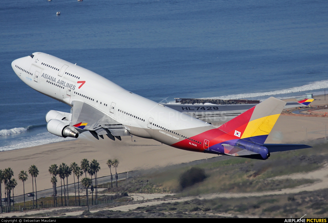 Asiana Airlines HL7428 aircraft at Los Angeles Intl