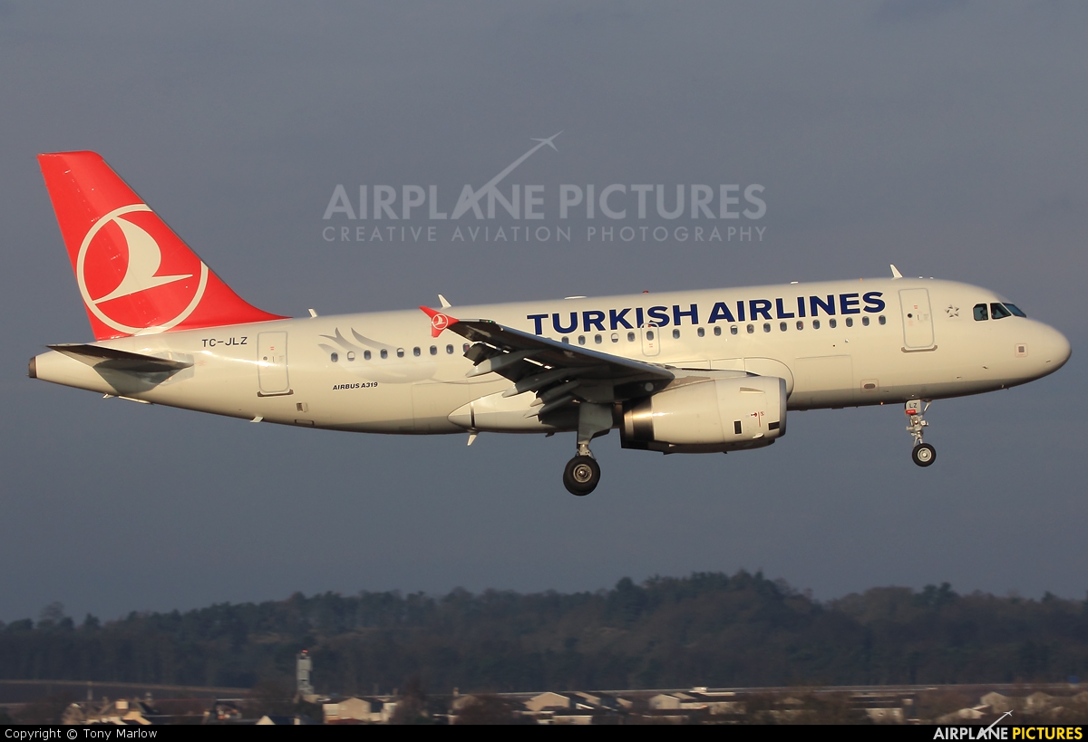 Turkish Airlines TC-JLZ aircraft at Edinburgh