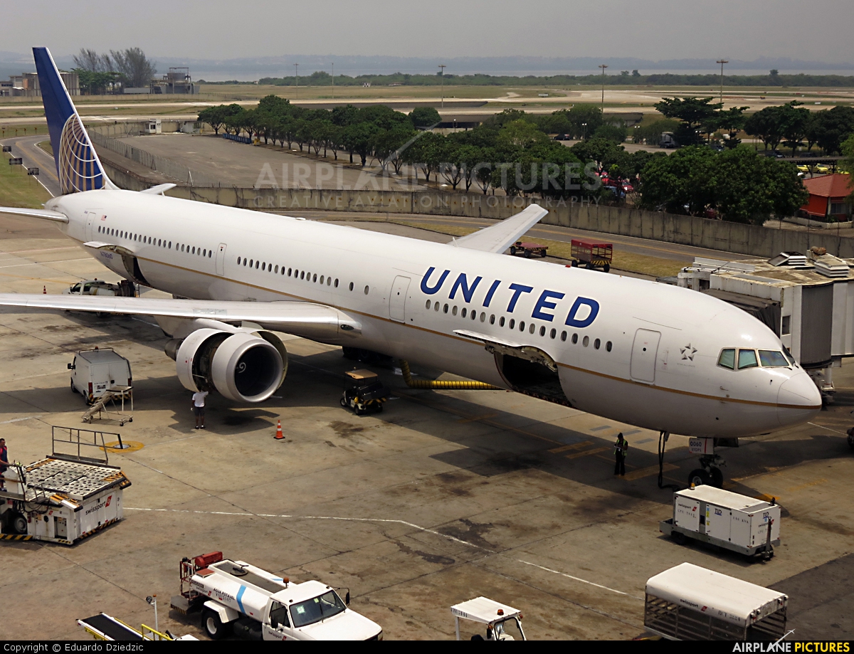 N United Airlines Boeing 767 400er At Rio De Janeiro Galeao Intl Antonio Carlos Jobim Photo Id Airplane Pictures Net