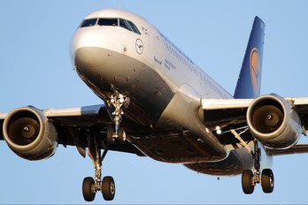D-AILR - Lufthansa Airbus A319