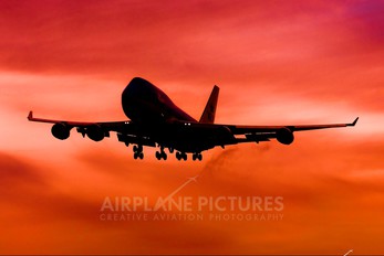 - - KLM Boeing 747-400
