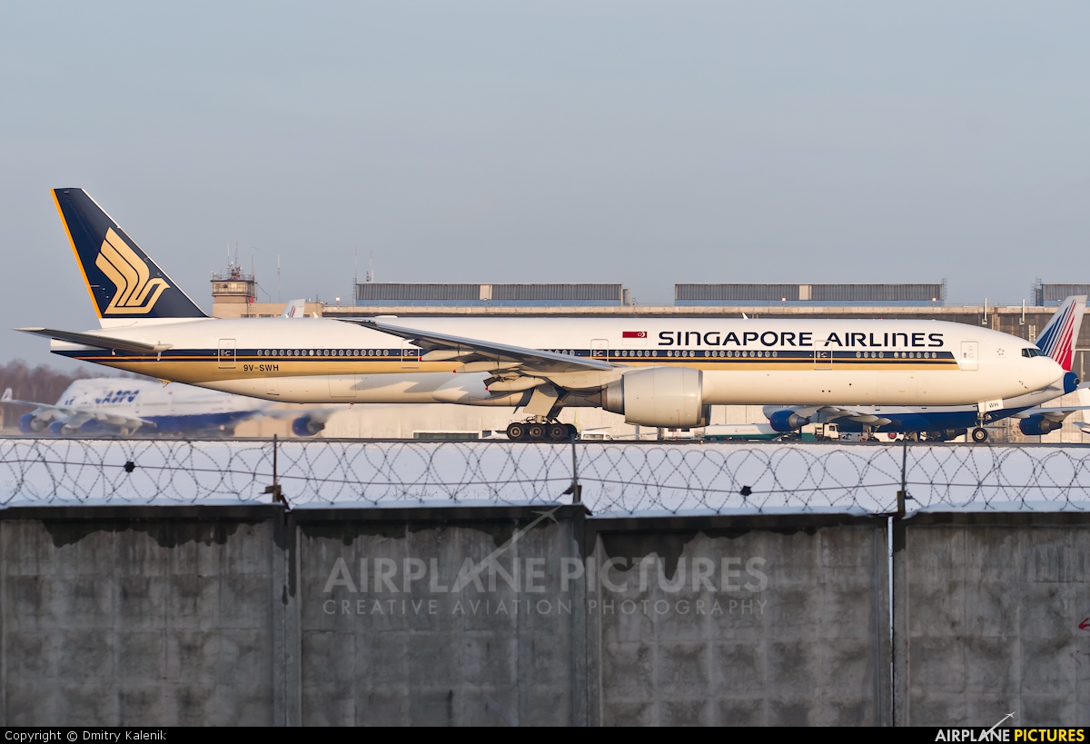 Singapore Airlines 9V-SWH aircraft at Moscow - Domodedovo