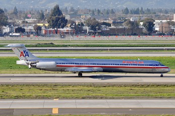 N475AA - American Airlines McDonnell Douglas MD-82