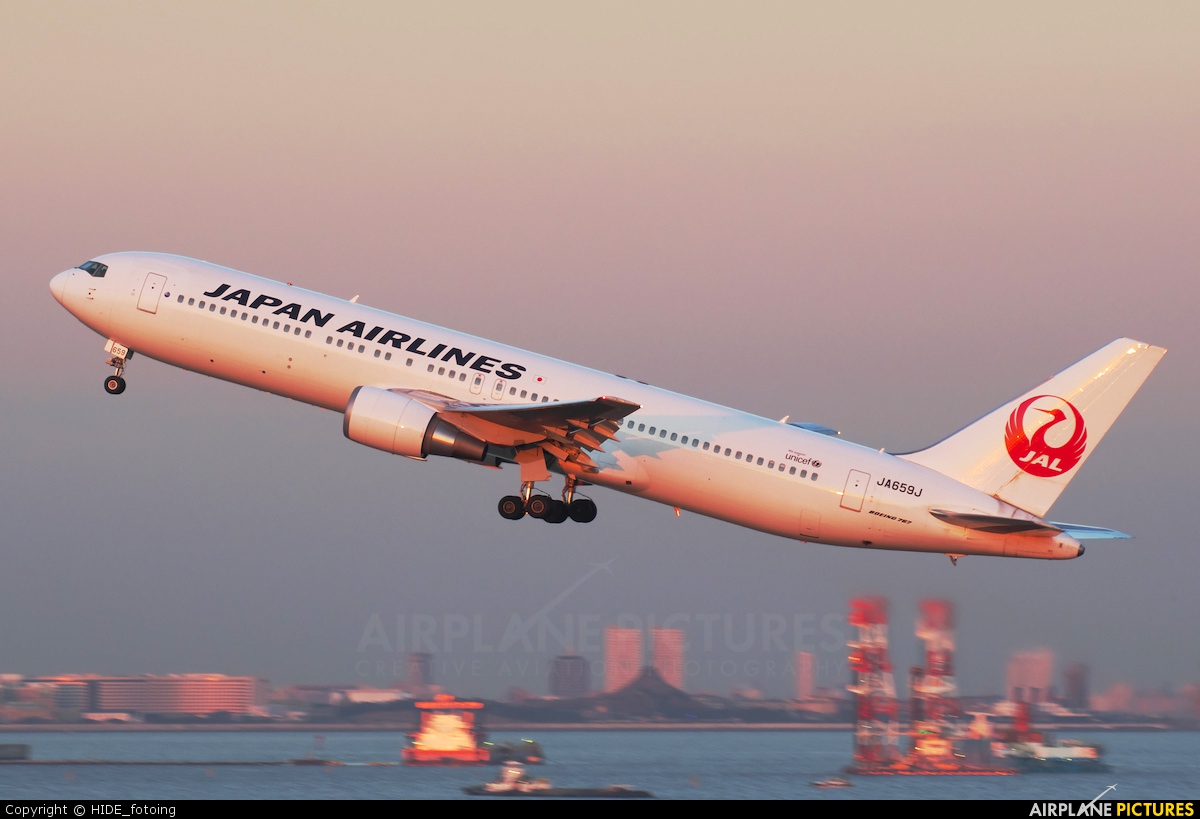 JAL - Japan Airlines JA659J aircraft at Tokyo - Haneda Intl