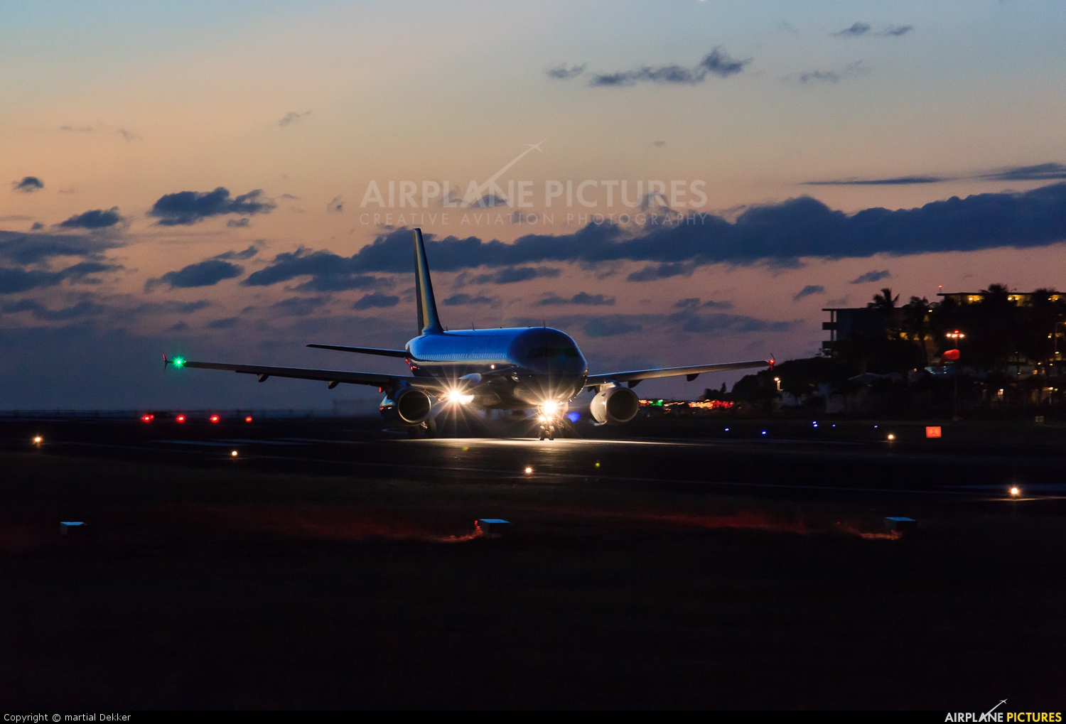 United Airlines N471UA aircraft at Sint Maarten - Princess Juliana Intl
