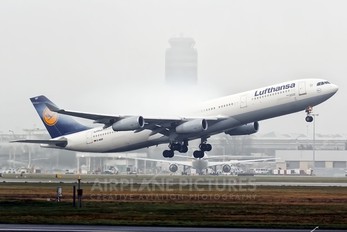 D-AIGD - Lufthansa Airbus A340-300