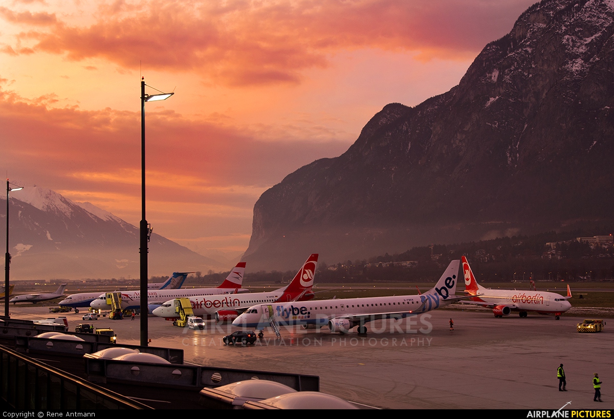 - Airport Overview - aircraft at Innsbruck
