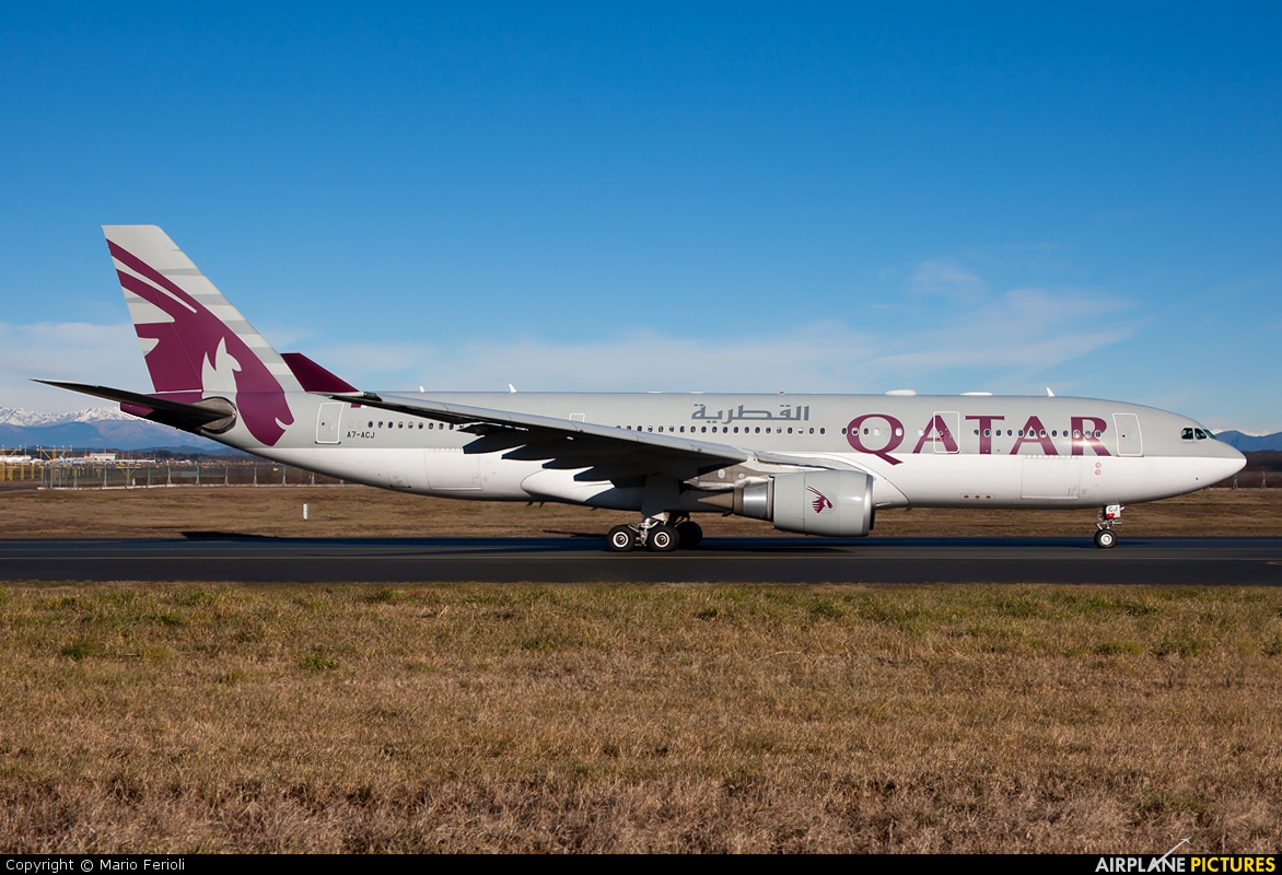 Qatar Airways A7-ACJ aircraft at Milan - Malpensa