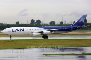 CC-CQG - LAN Airlines Airbus A340-300