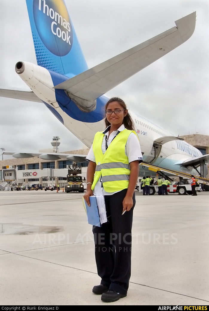- Aviation Glamour - aircraft at Cancun Intl
