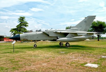 MM7046 - Italy - Air Force Panavia Tornado - IDS