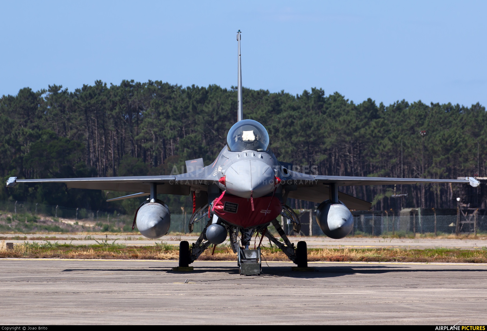 Portugal - Air Force 15105 aircraft at Ovar