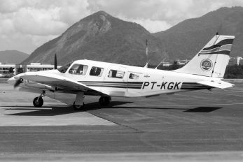 PT-KGK - Aeroclube do Brasil Piper PA-34 Seneca