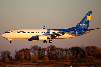 UR-CLR - Kharkiv Airlines Boeing 737-800