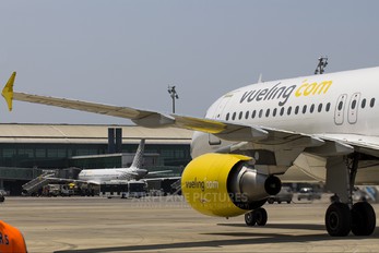 EC-LRN - Vueling Airlines Airbus A320