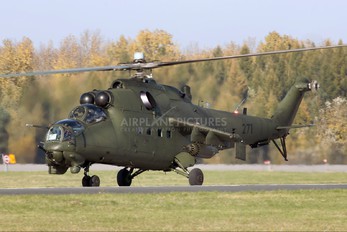 271 - Poland - Army Mil Mi-24D