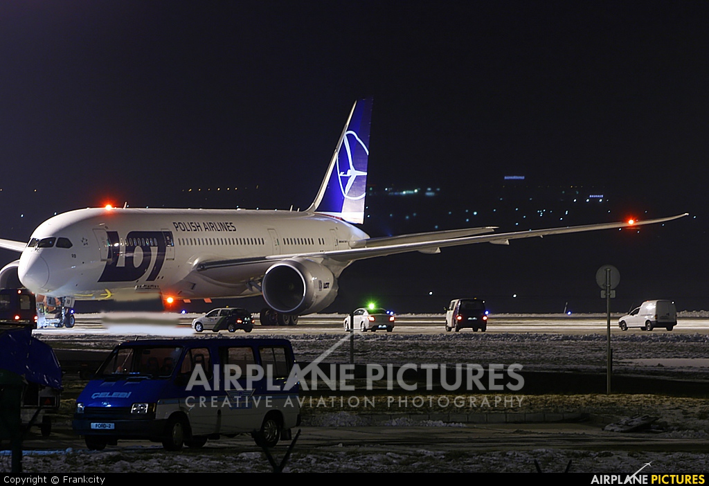 LOT - Polish Airlines SP-LRB aircraft at Budapest Ferenc Liszt International Airport