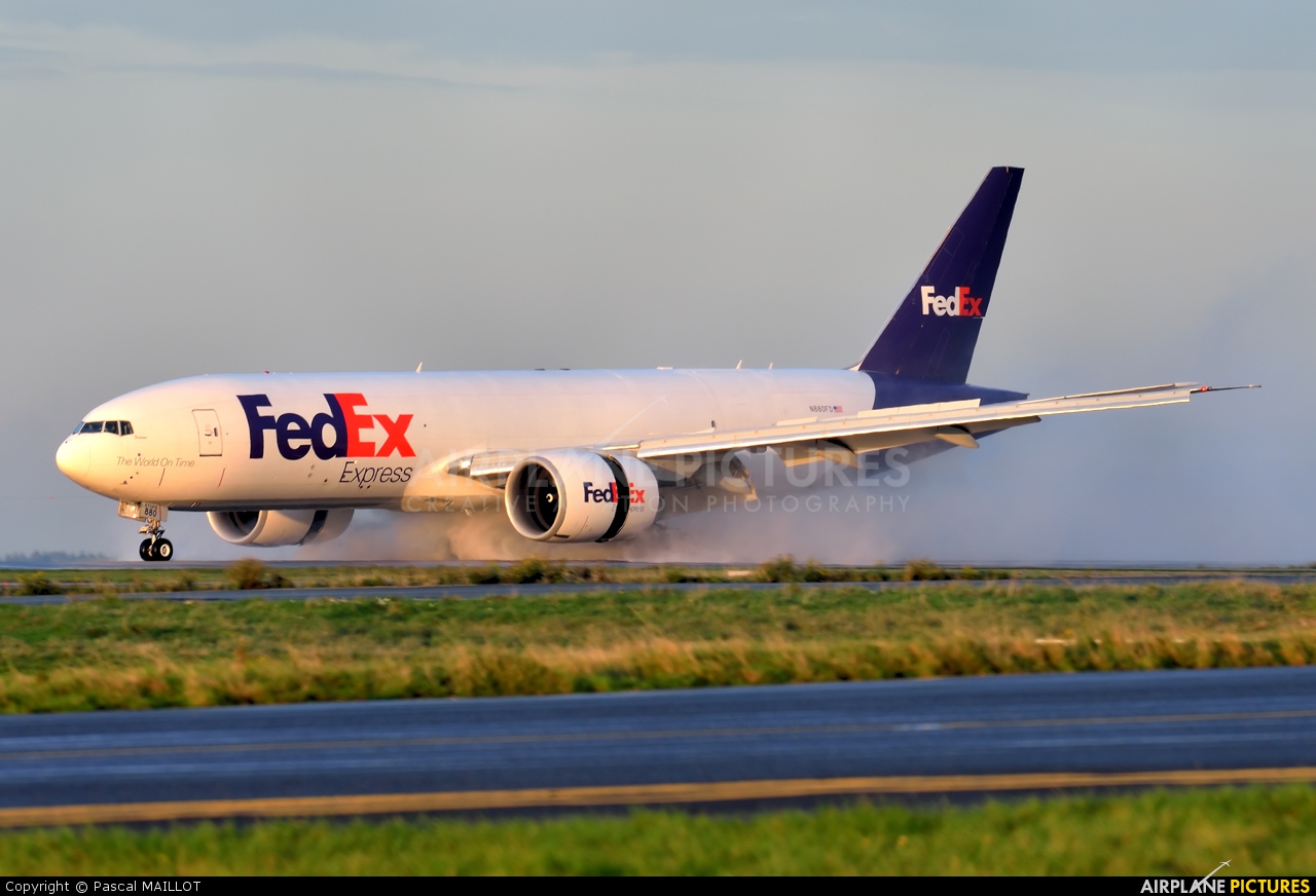 FedEx Federal Express N880FD aircraft at Paris - Charles de Gaulle