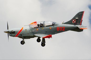 032 - Poland - Air Force "Orlik Acrobatic Group" PZL 130 Orlik TC-1 / 2