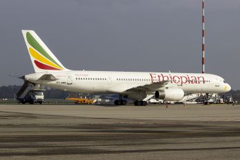 ET-AMK - Ethiopian Airlines Boeing 757-200