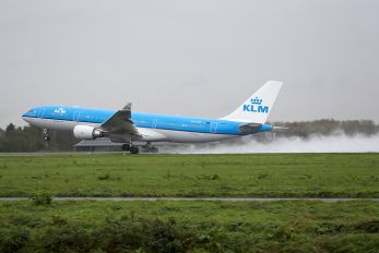 PH-AON - KLM Airbus A330-200