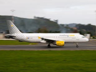 EC-LLM - Vueling Airlines Airbus A320