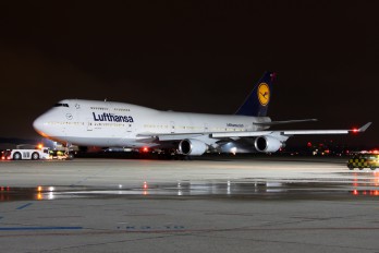D-ABVF - Lufthansa Boeing 747-400