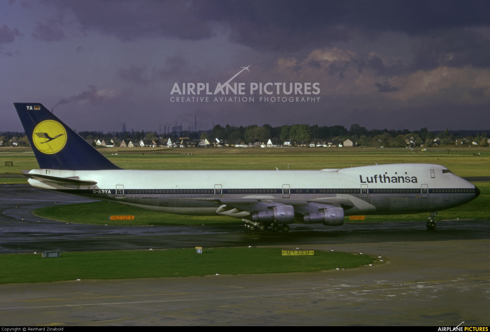 Lufthansa D-ABYA aircraft at Düsseldorf