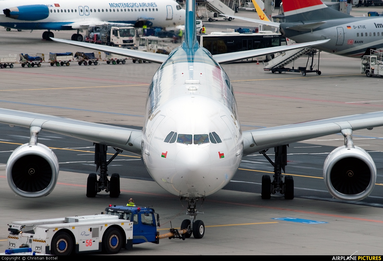 Oman Air A4O-DB aircraft at Frankfurt