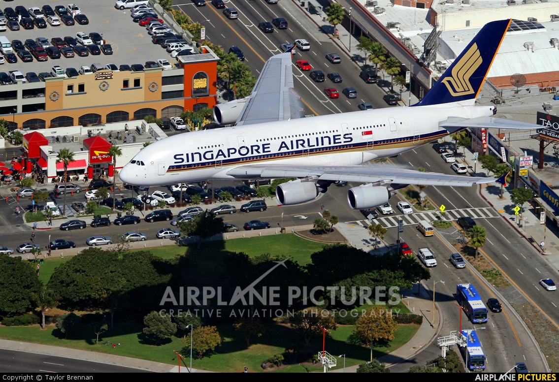 Singapore Airlines 9V-SKK aircraft at Los Angeles Intl