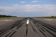 - - - Airport Overview - Airport Overview - Runway, Taxiway aircraft