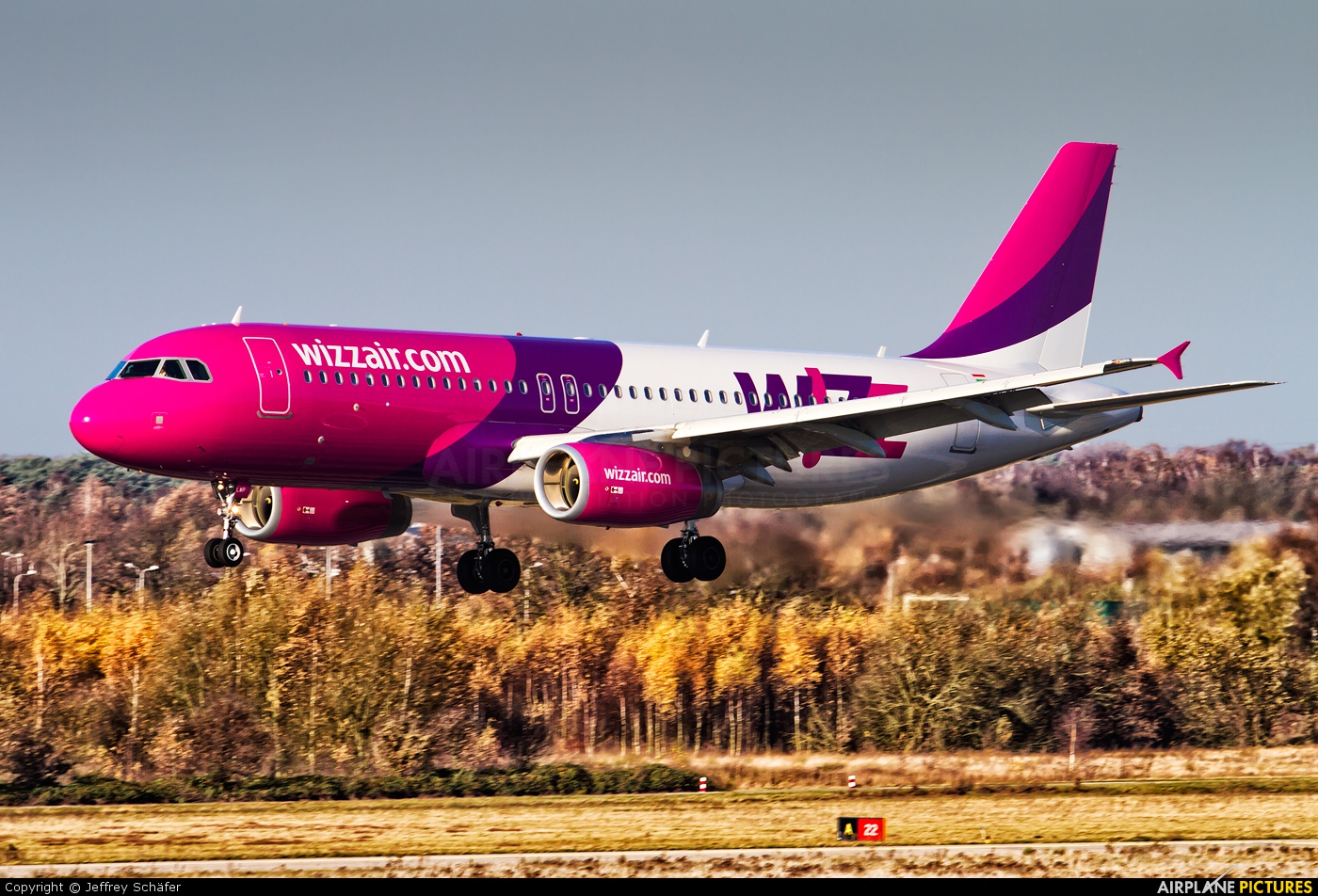 Wizz Air HA-LWP aircraft at Eindhoven