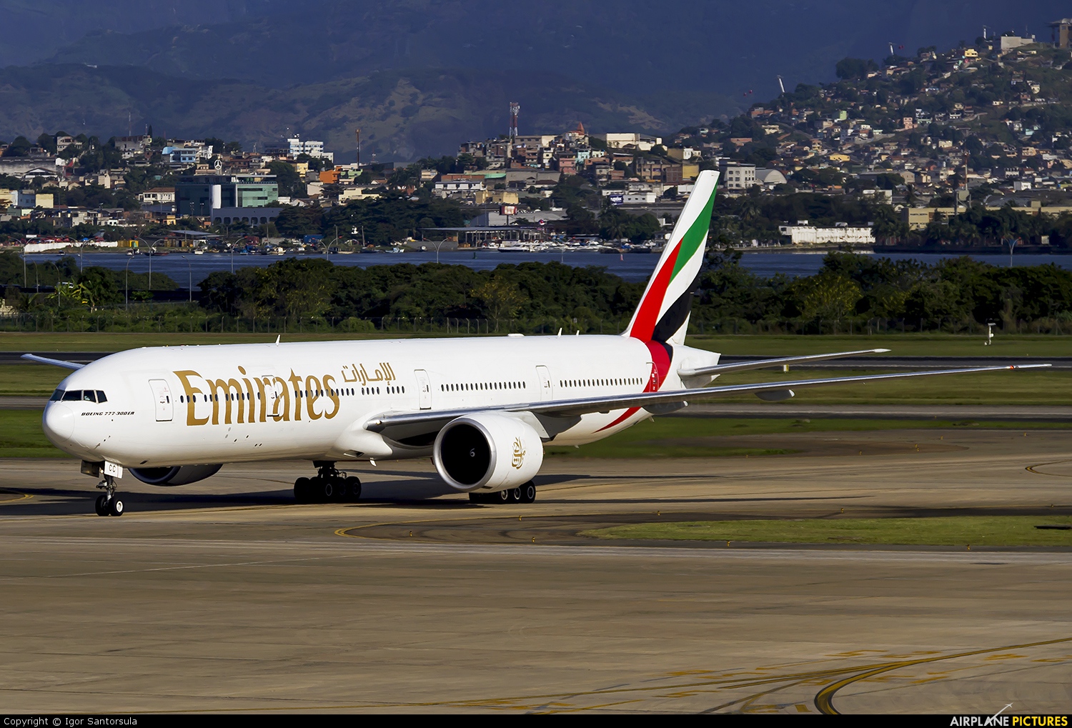 Emirates Airlines A6-ECC aircraft at Rio de Janeiro/Galeão Intl - Antonio Carlos Jobim