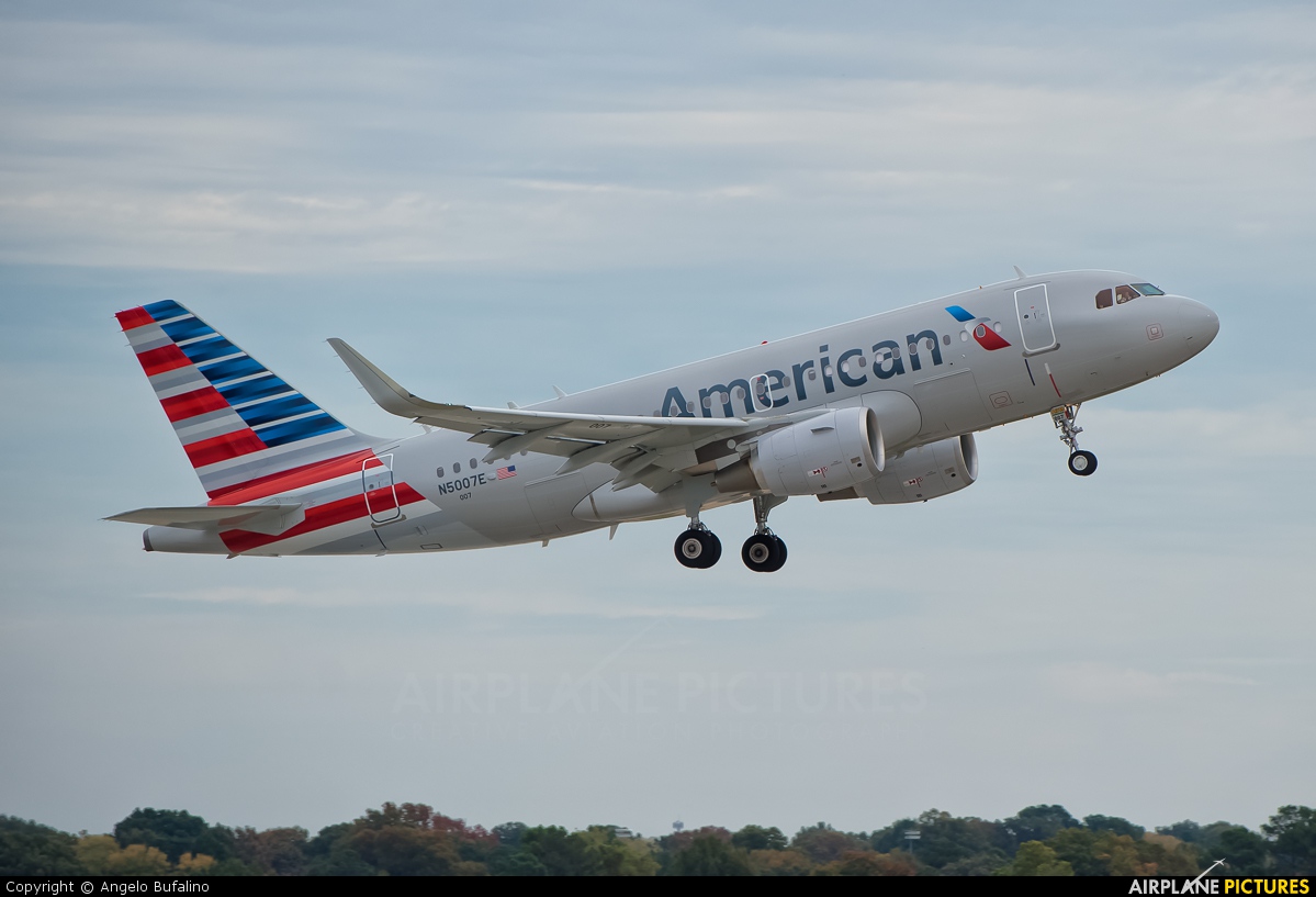 American Airlines N5007E aircraft at Memphis Intl