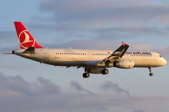 TC-JSC - Turkish Airlines Airbus A321