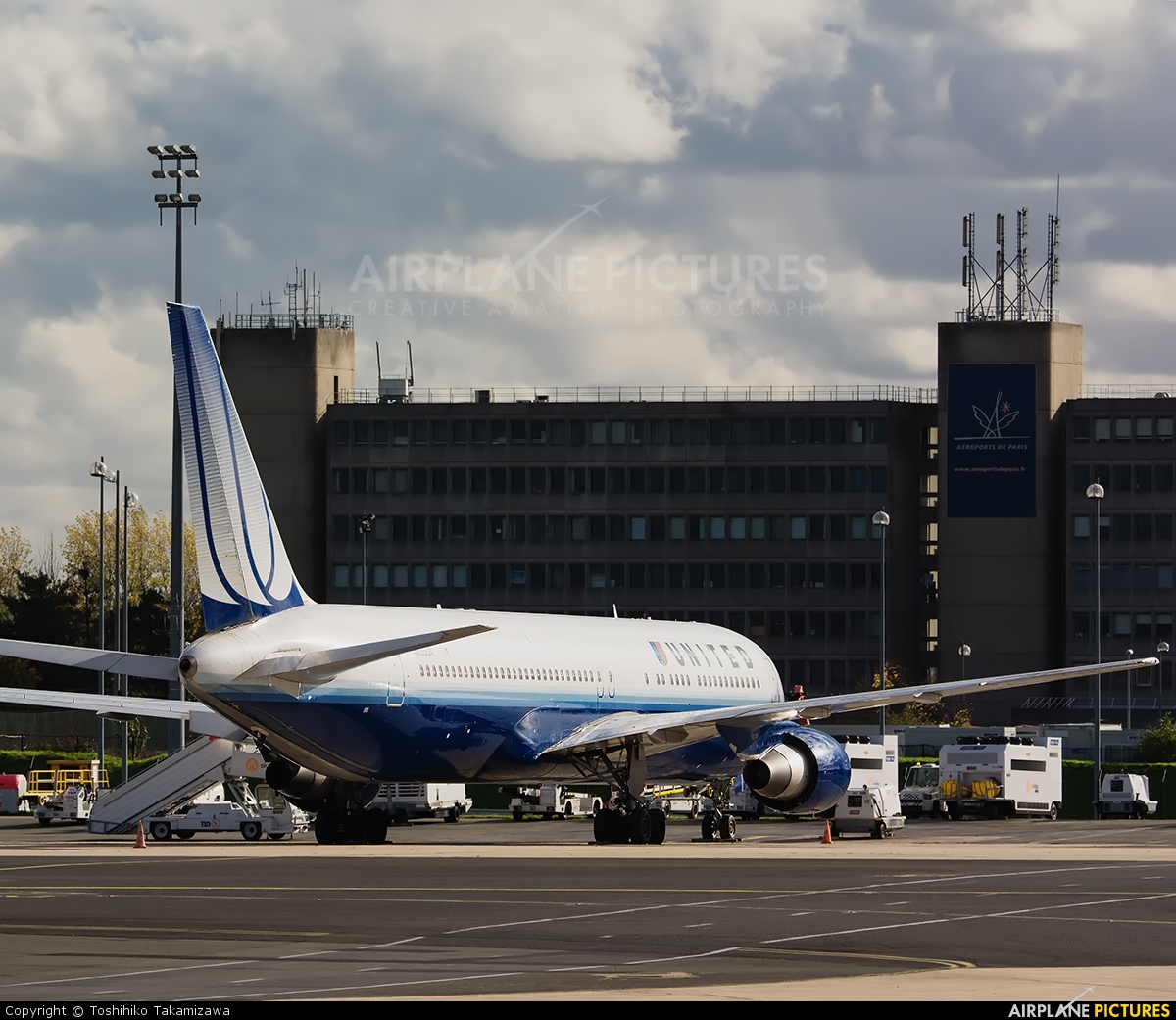 United Airlines N655UA aircraft at Paris - Charles de Gaulle