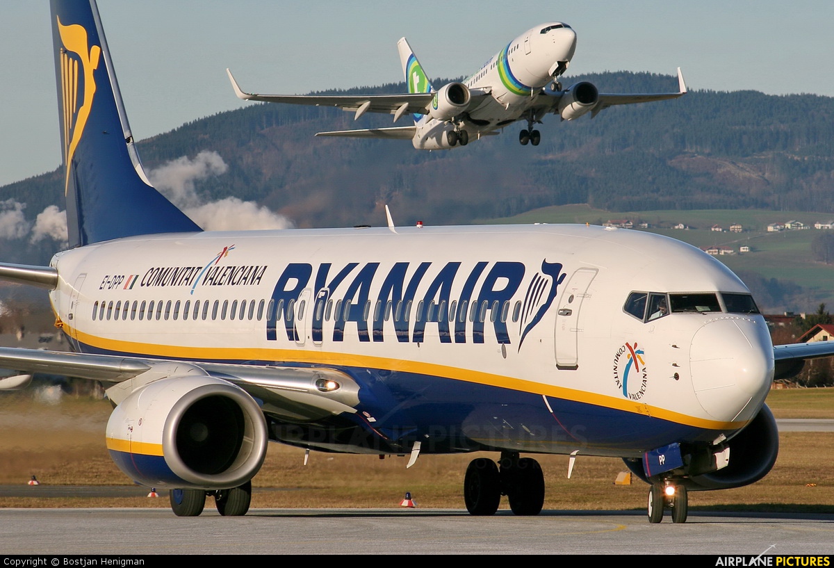 Ryanair EI-DPP aircraft at Salzburg