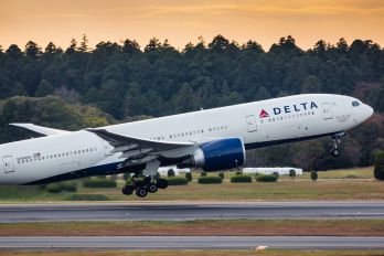 N708DN - Delta Air Lines Boeing 777-200LR